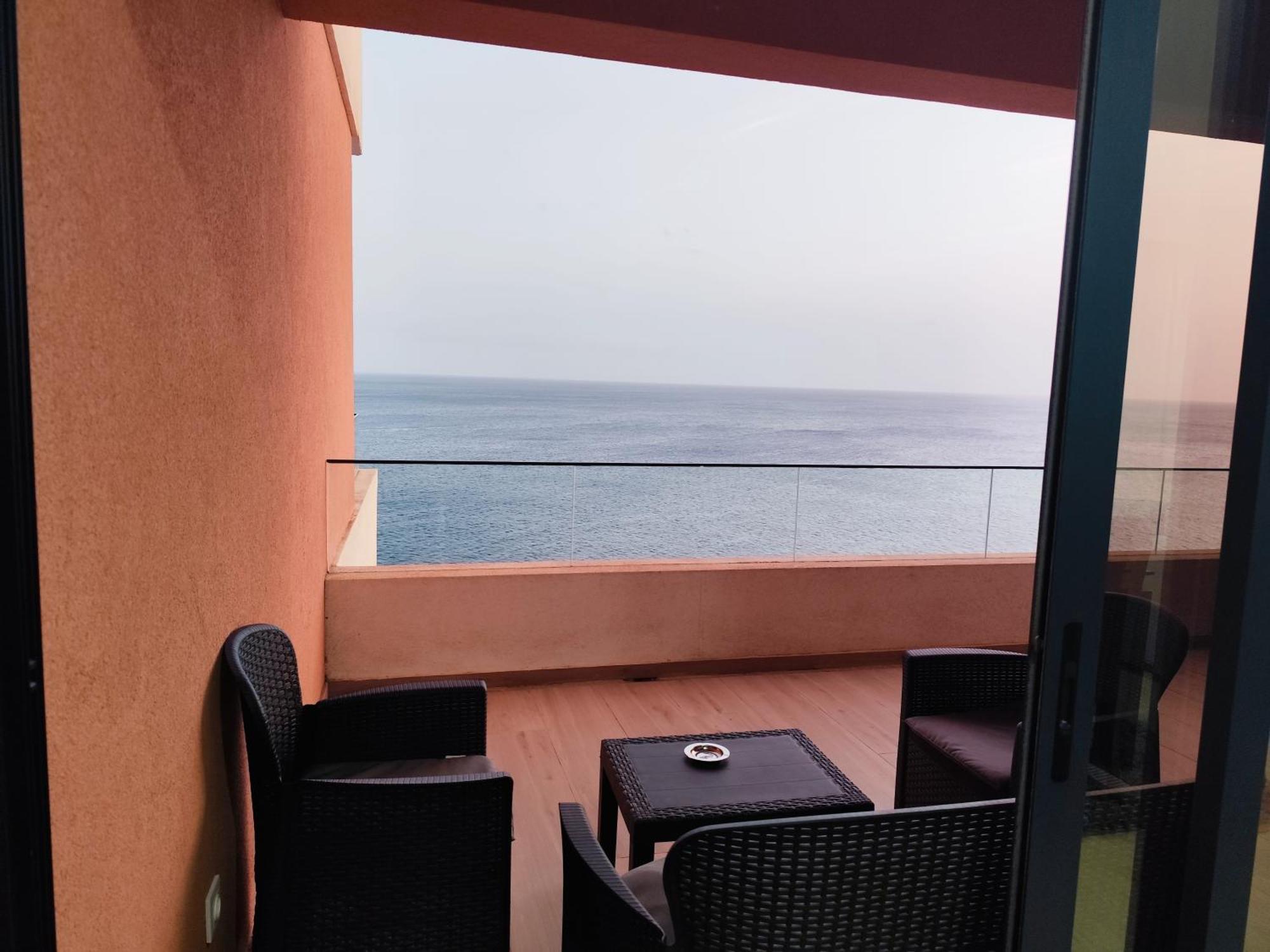 Ocean Mirror Apartment Прая Екстериор снимка